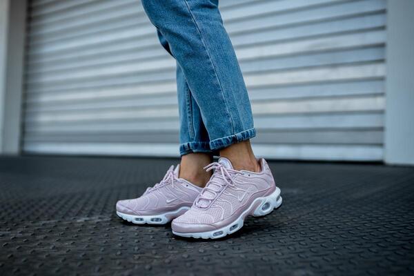 wmns air max plus prm barely rose